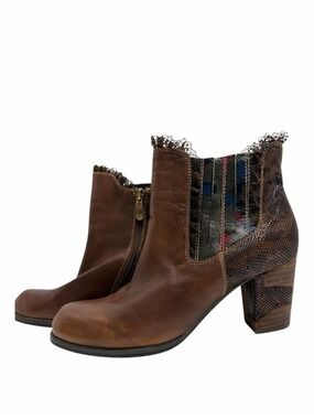 L’Artiste Bata Boots US 8 EU 39 Leather Snake Floral Lace Boho Booties